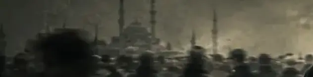 Kalabalıkların Ardındaki Boşluk